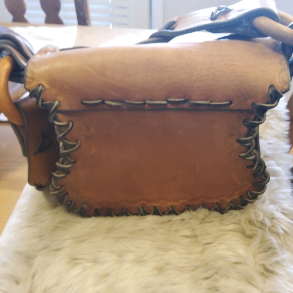 Vintage Handtooled Leather HandBag with Butterfly 70s - Picture 9 of 16